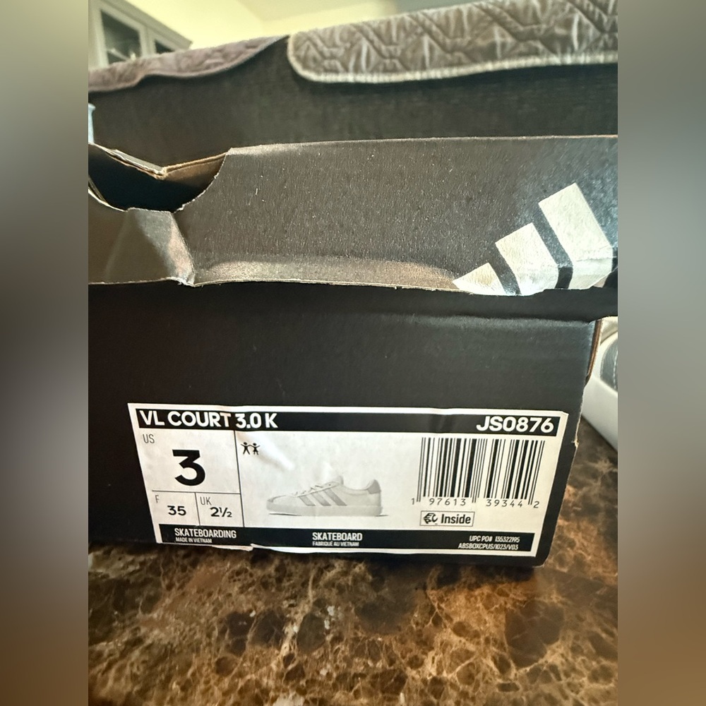 NWT. Adidas. adidas VL Court 3.0 K 'White Silver Metallic'. Size 3. - Picture 10 of 11